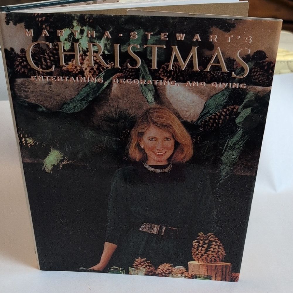 Martha Stewart's Christmas Entertaining Decorating & Giving Hardcover Book Vtg